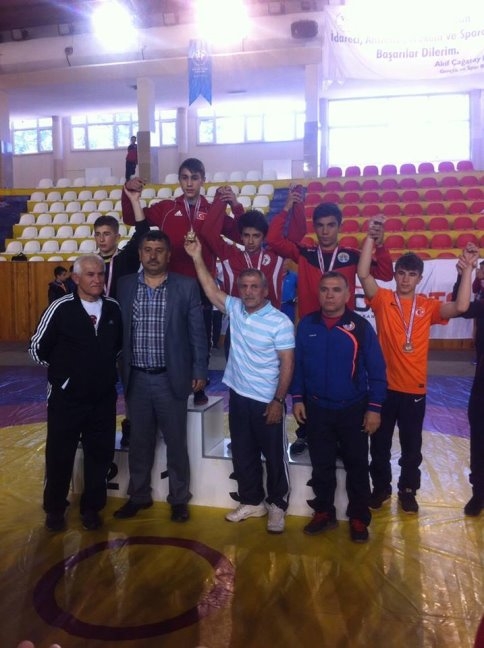 Güreşte Türkiye Şampiyonu Akyazı'dan