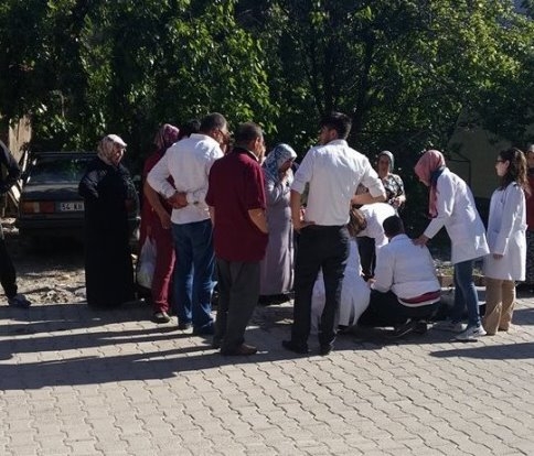 Sağlık Ocağına Giderken Kalp Krizi Geçiren Kadın Hayatını Kaybetti