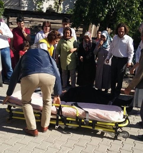 Sağlık Ocağına Giderken Kalp Krizi Geçiren Kadın Hayatını Kaybetti