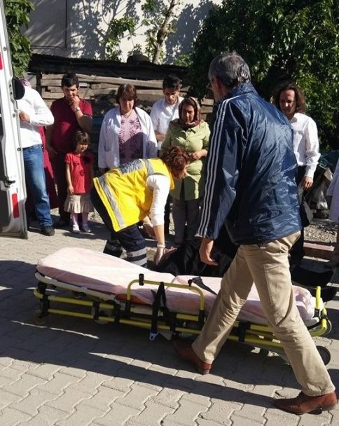 Sağlık Ocağına Giderken Kalp Krizi Geçiren Kadın Hayatını Kaybetti