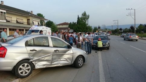 Cemiyete Gidiyorlardı Kaza Yaptılar 