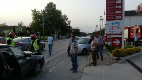 Cemiyete Gidiyorlardı Kaza Yaptılar 