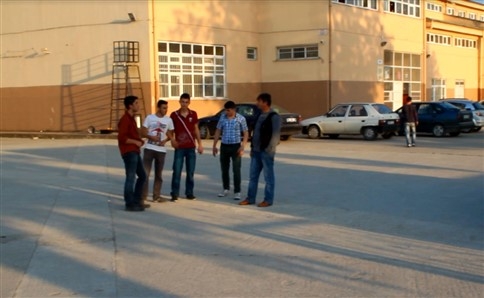 Akyazı'daki Meslek Liselerinden Mezun Olan Öğrenciler Yollarda Heba Oluyor