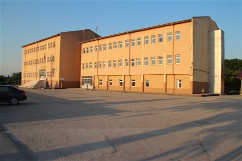 Akyazı'daki Meslek Liselerinden Mezun Olan Öğrenciler Yollarda Heba Oluyor