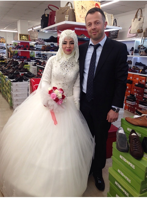 Düğün Öncesi Mesai Arkadaşlarına Sürpriz Yaptı