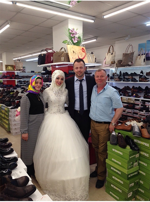 Düğün Öncesi Mesai Arkadaşlarına Sürpriz Yaptı