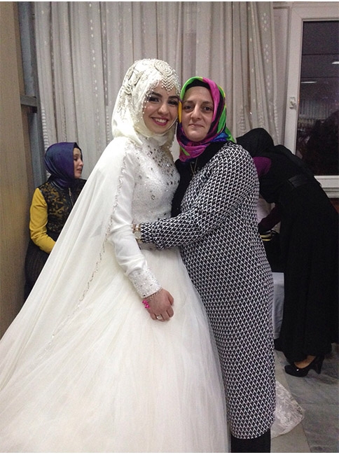 Düğün Öncesi Mesai Arkadaşlarına Sürpriz Yaptı