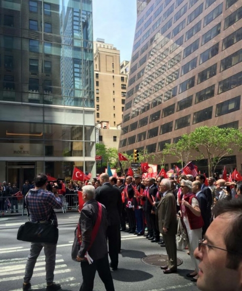 Fevzi Sezgin New York’ta Türk Yürüyüşünde