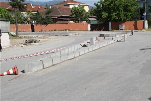 Akyazı İtfaiye Karşısına  Dönel Kavşak Yapımı  Tamamlanıyor