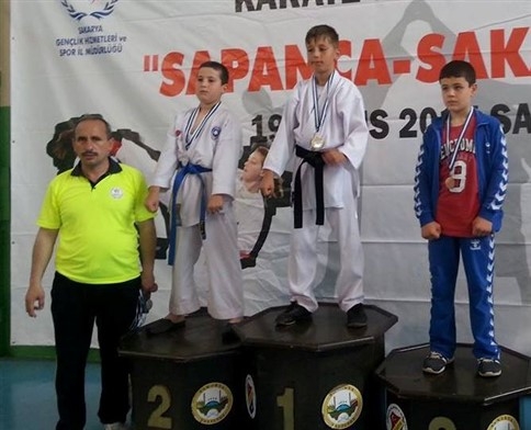 Karatecilerden 12 Madalya
