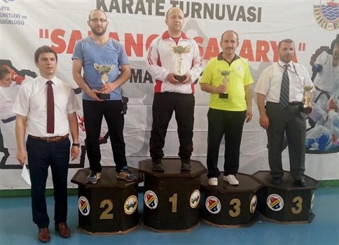 Karatecilerden 12 Madalya