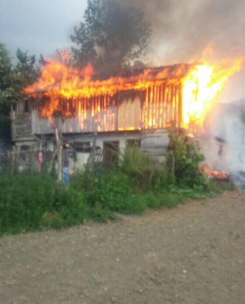 Akyazı'da Ahır ve Samanlık Yangını