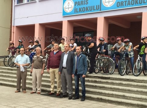 Paris İlköğretim Okuluna 13 Bisiklet