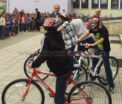 Paris İlköğretim Okuluna 13 Bisiklet