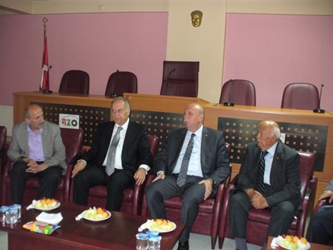 Ak Parti Milletvekili Adayı İsen Akyazı’da Ziraat Odası İle Ticaret Borsasını Ziyaret Etti