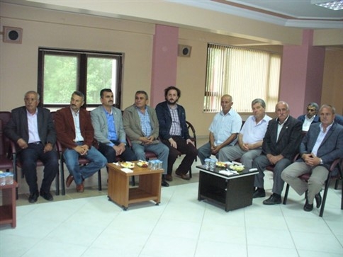 Ak Parti Milletvekili Adayı İsen Akyazı’da Ziraat Odası İle Ticaret Borsasını Ziyaret Etti