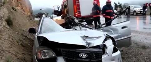 Tır ile Otomobil Çarpıştı: 2 Ölü, 4 Yaralı