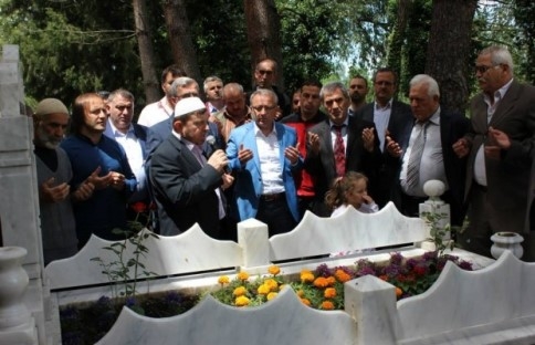 Başpehlivan Ve Güreş Ağası Mezarları Başında Anıldı