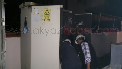 Kuzuluk'ta Patlayan Trafo Maheyi Elektriksiz Bıraktı.