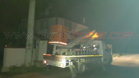 Kuzuluk'ta Patlayan Trafo Maheyi Elektriksiz Bıraktı.