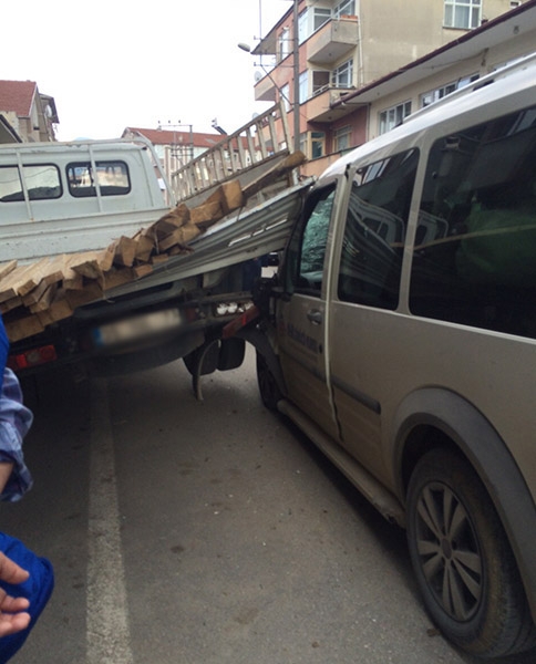 Akyazı Pazarköy Caddesinde Trafik Kazası 1 Yaralı