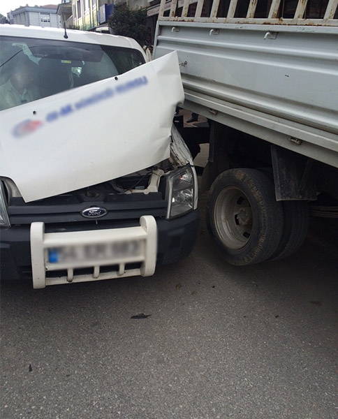 Akyazı Pazarköy Caddesinde Trafik Kazası 1 Yaralı