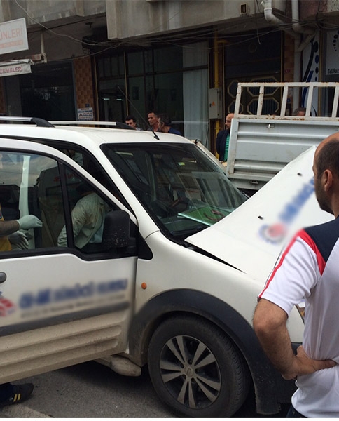 Akyazı Pazarköy Caddesinde Trafik Kazası 1 Yaralı