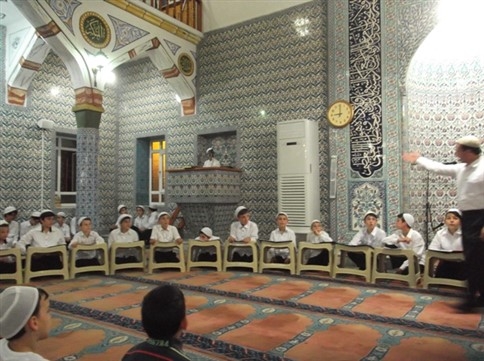 BERAT GECESİNDE KURAN ZİYAFETİ