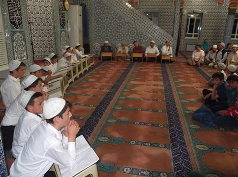 BERAT GECESİNDE KURAN ZİYAFETİ