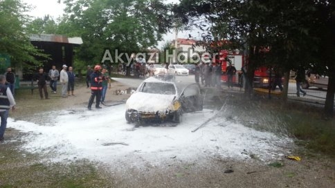 Kaza Yapan Otomobil Alev Topuna Döndü
