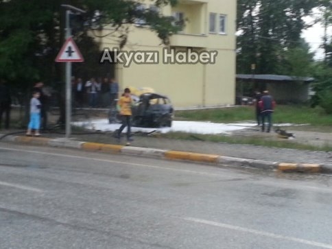 Kaza Yapan Otomobil Alev Topuna Döndü