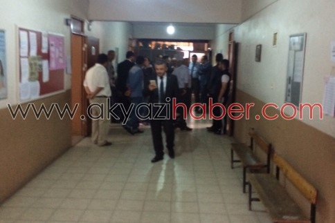 Oy pusulalarını evde mühürleyip getirdi