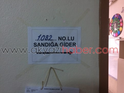 Oy pusulalarını evde mühürleyip getirdi