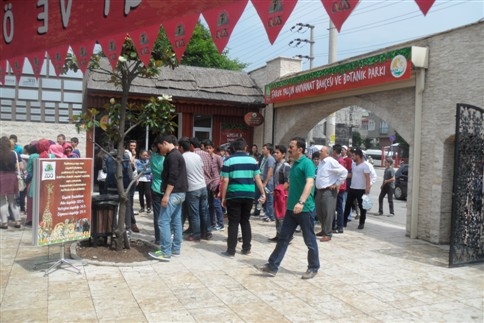 Devletin Şevkat Eliyle Yetim Ve Öksüz’ün Başı Okşandı