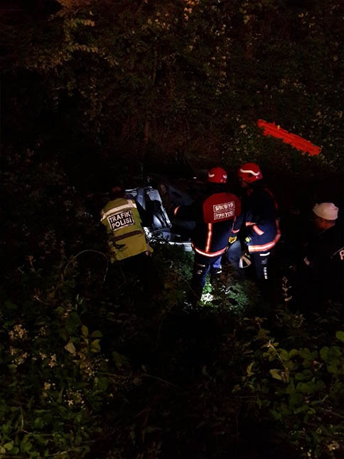 Sakarya'da otomobil su kanalına devrildi: 4 ölü