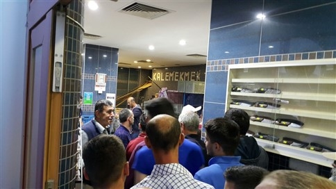 Akyazı’da Pide İçin Uzun Kuyruklar Oluştu