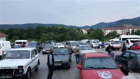 Akyazı’da Pide İçin Uzun Kuyruklar Oluştu