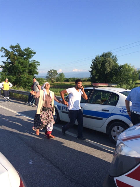 Ters Yöne Giren Otomobil Faciaya Sebep Oluyordu 8 Yaralı