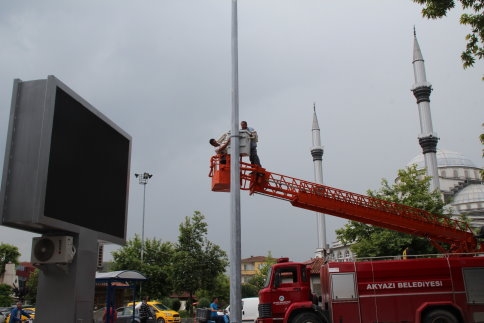 Akyazı’ya Mobese Kameraları Takılmaya Başlandı