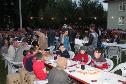 Durmuşlar Mahe Halkı İftarda Bir Araya Geldi