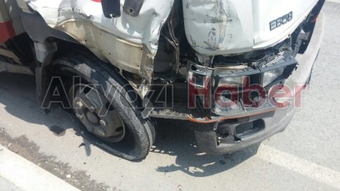 Kamyon Traktörü İkiye Böldü