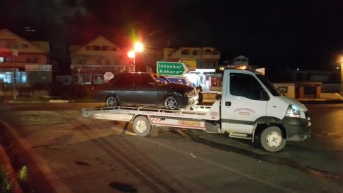 Kuzuluk'da İki Araç Çarpıştı