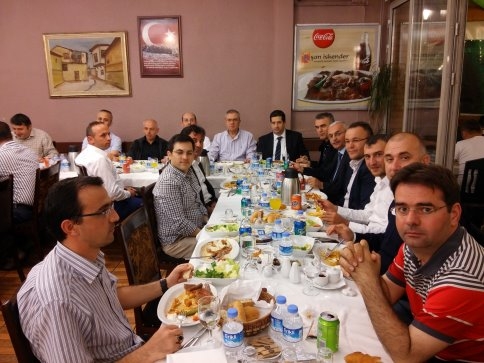 Ankara'da Görev Yapan Akyazılılar İftarda Bir Araya Geldi 