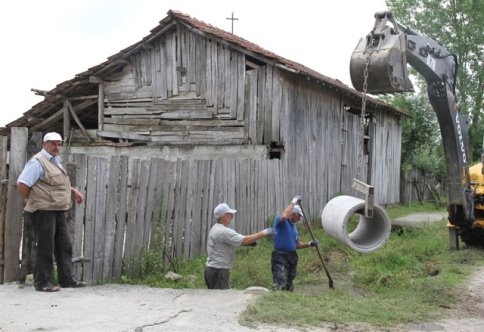 Çatalköprü Mahesine Büz Döşeme Çalışması Başladı