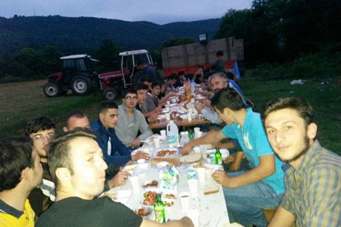 Gençler Biraraya Gelip İftar Yaptı