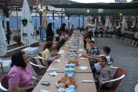 Başkan Akcan Çocuklarla İftarda Buluştu