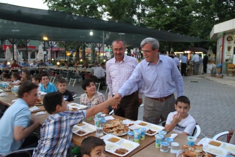 Başkan Akcan Çocuklarla İftarda Buluştu