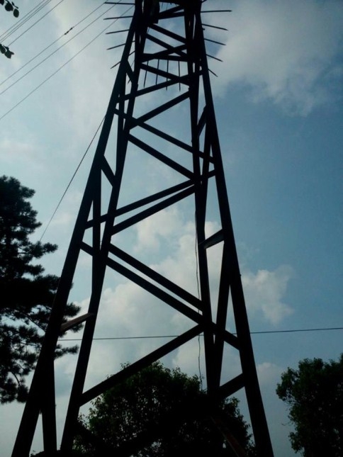 Ölü Direk Tehlike Saçıyor