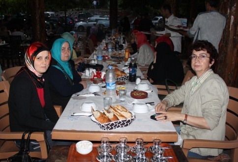 Abdullah Mert Ak Partililere İftar Yemeği Verdi