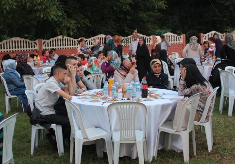 Bayraktar Masaj Salonu 500 Kişiye İftar Verdi